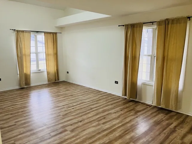 $2,250 | 3524 Willowview Court, Aurora, IL 60504