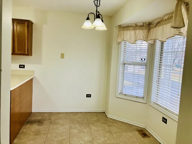 $2,250 | 3524 Willowview Court, Aurora, IL 60504