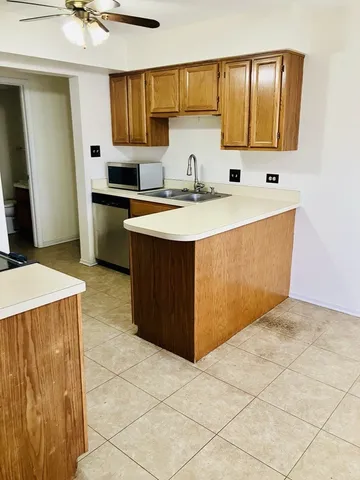 $2,250 | 3524 Willowview Court, Aurora, IL 60504