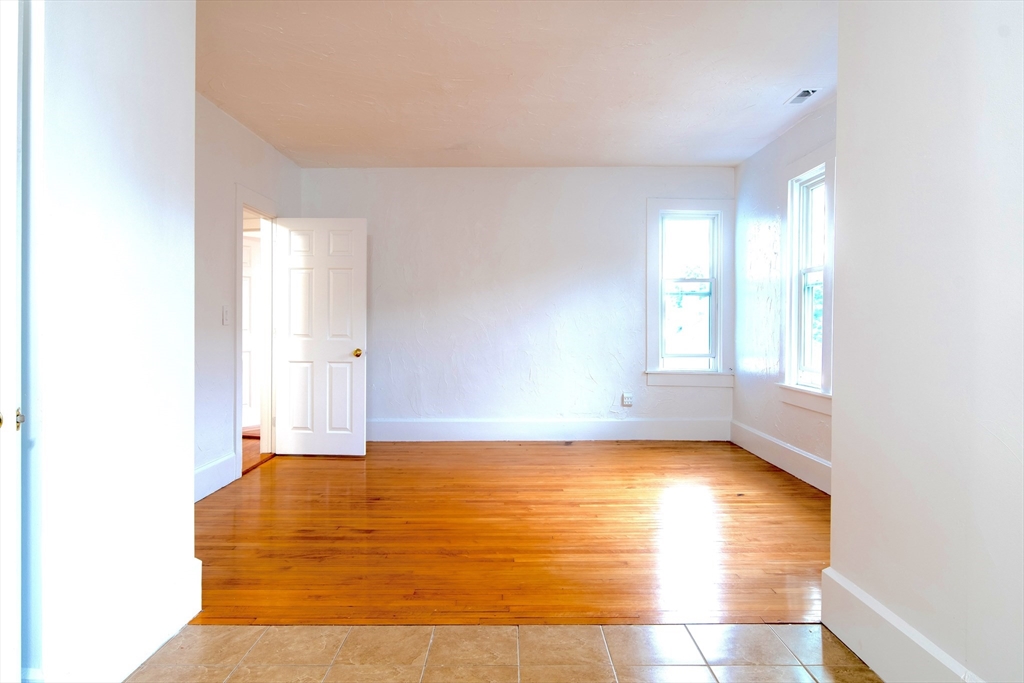 5 Stoneland Road, Unit 2 Worcester, MA 01603 - Photo 3 of 6