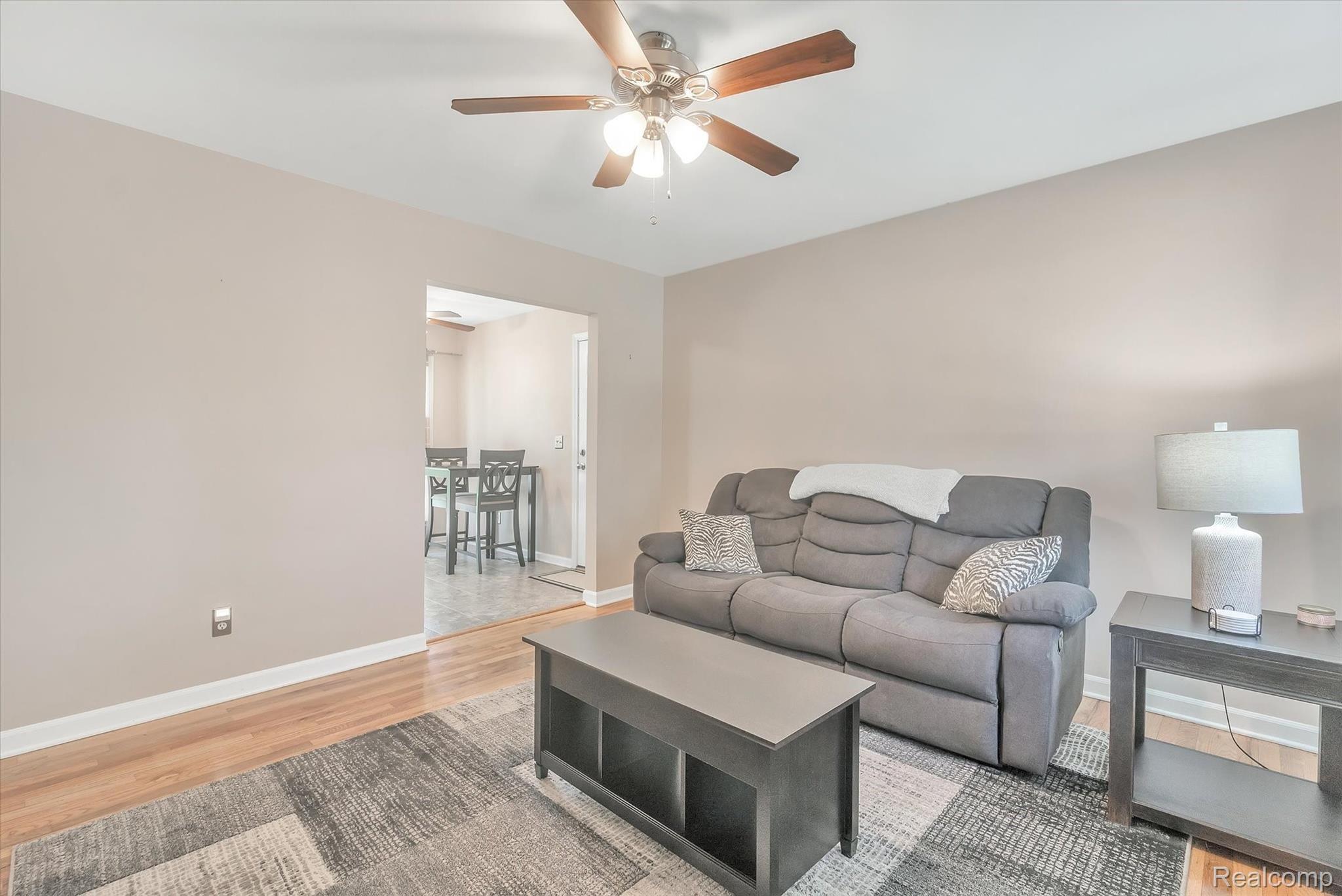748 Glenwyth Road Brighton, MI 48116 - Photo 9 of 32 Living room