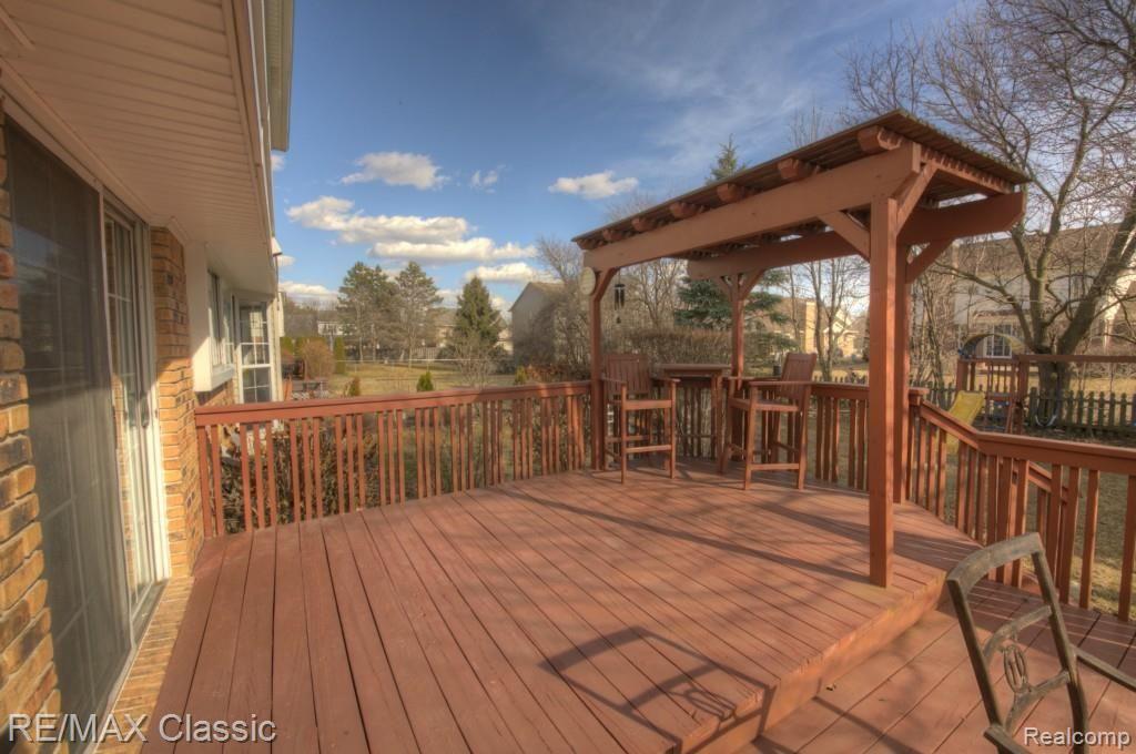 45575 Hanford Road Canton, MI 48187 - Photo 23 of 27 Deck