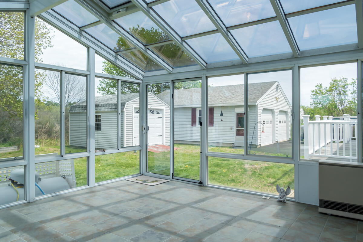 800 North Road Yarmouth, ME 04096 - Photo 32 of 60 41-Sunroom (2 of 3)