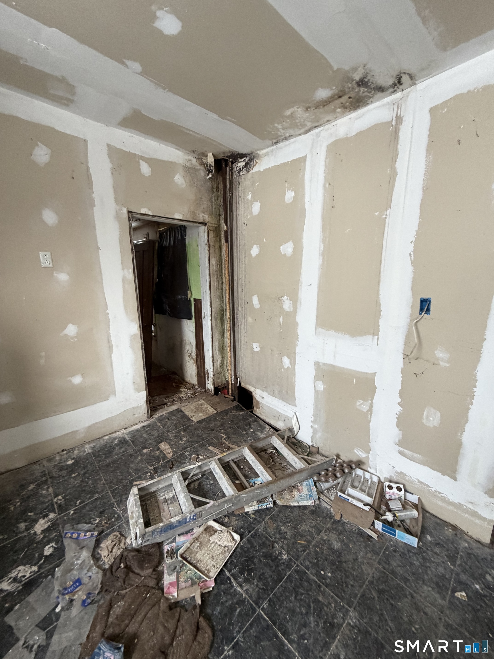 83 Maple Street Norwich, CT 06360 - Photo 12 of 15