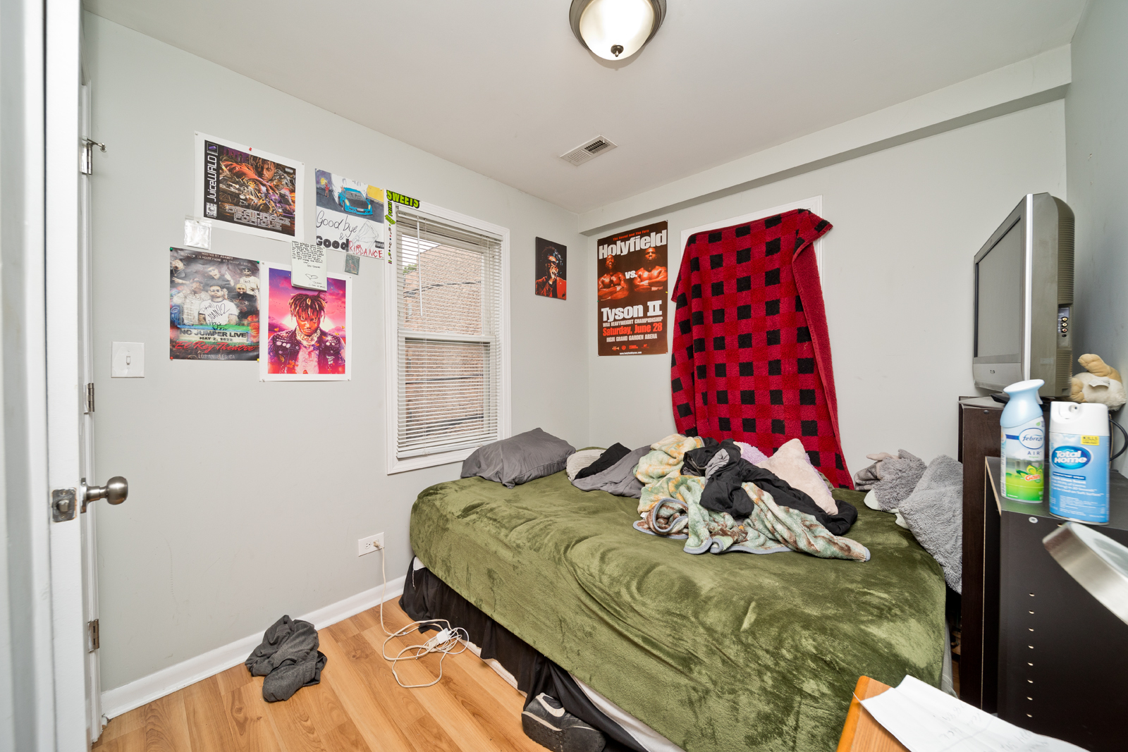 1431 West Flournoy Street, Unit 2R Chicago, IL 60607 - Photo 8 of 9 a bed sitting in a bedroom next to a window