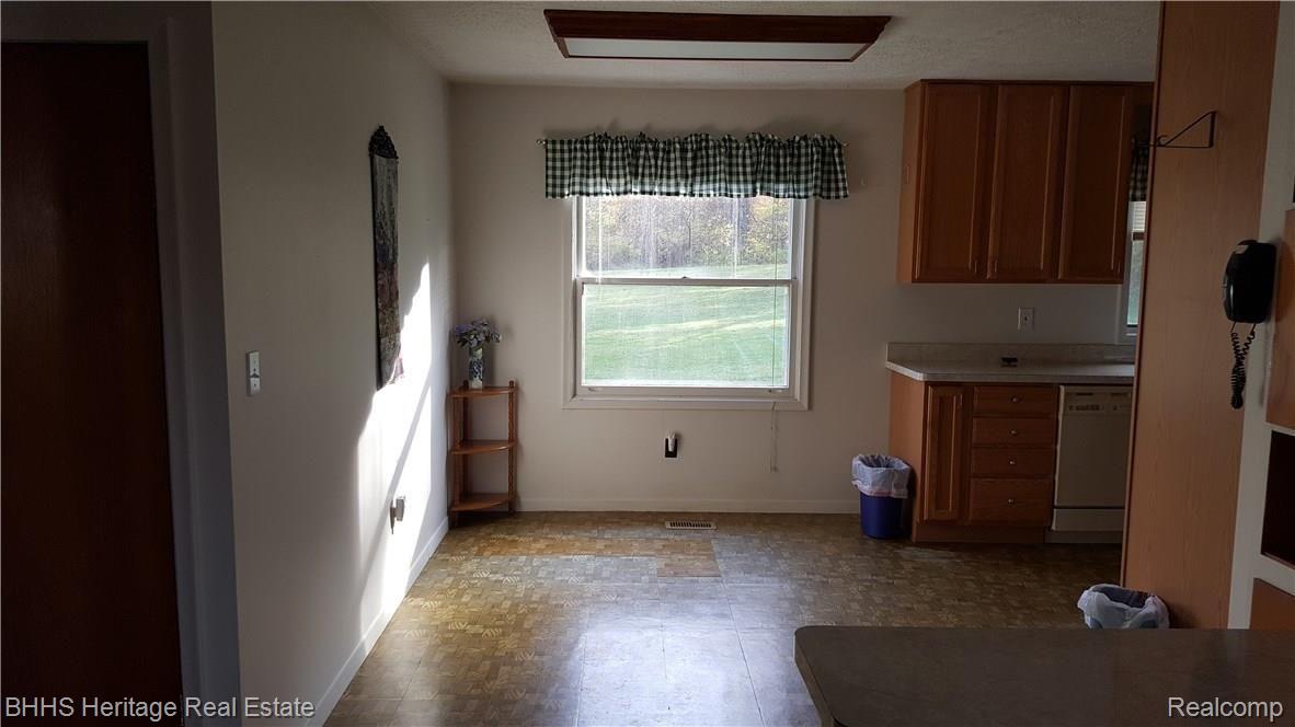 85 South Truhn Road Fowlerville, MI 48836 - Photo 5 of 14 Dining Area
