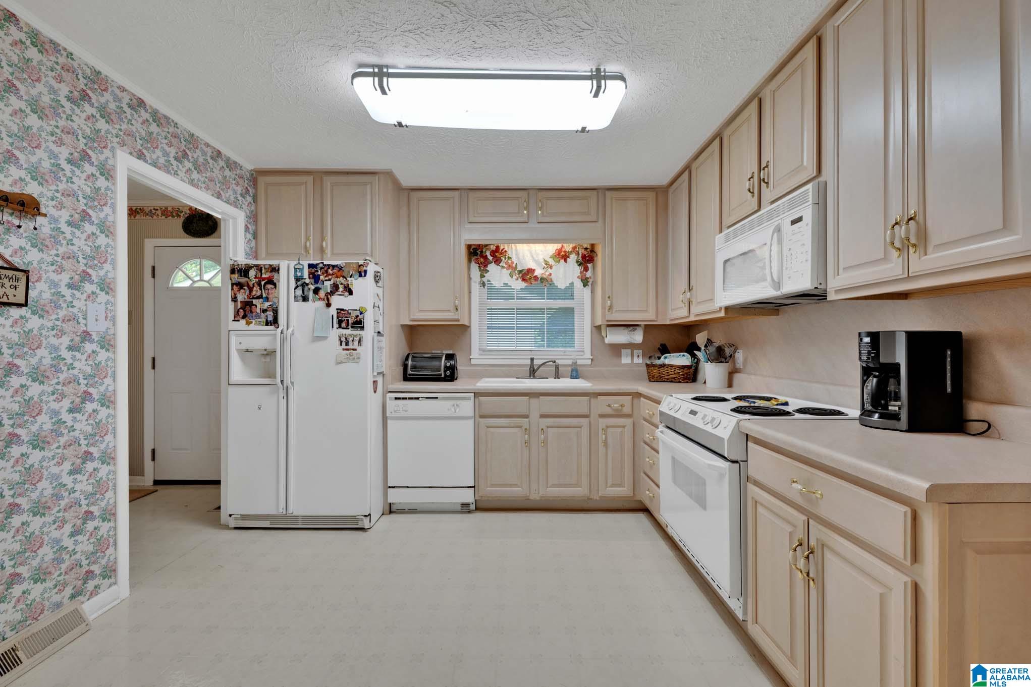 700 Generose Street Sylacauga, AL 35151 - Photo 5 of 34