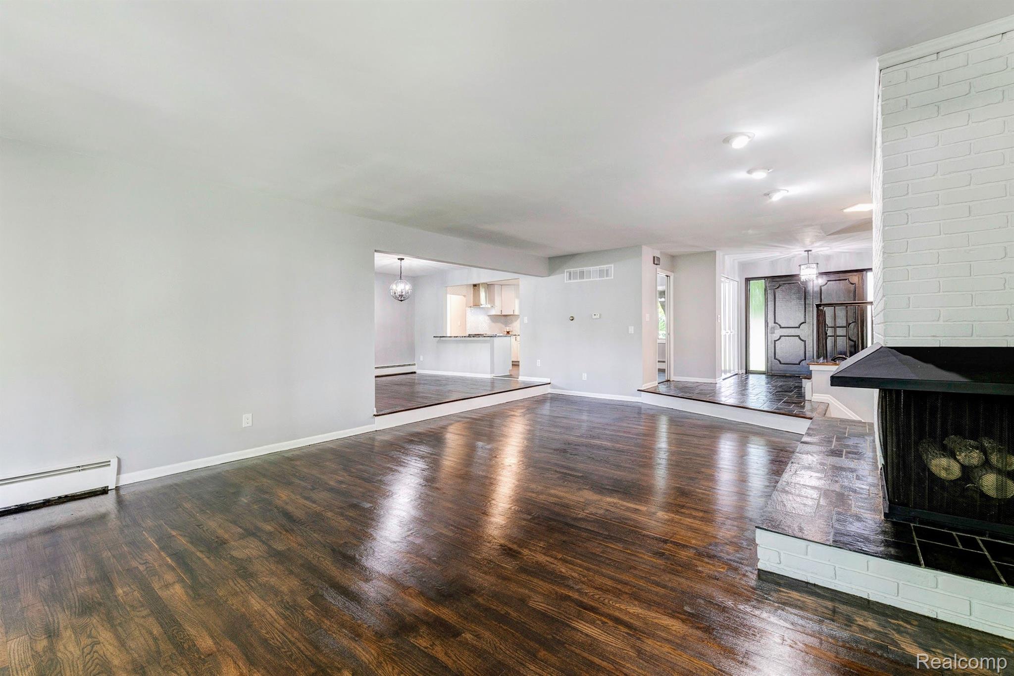 26426 Graham Road Redford, MI 48239 - Photo 19 of 50 LIVING ROOM ENTRY LEVEL