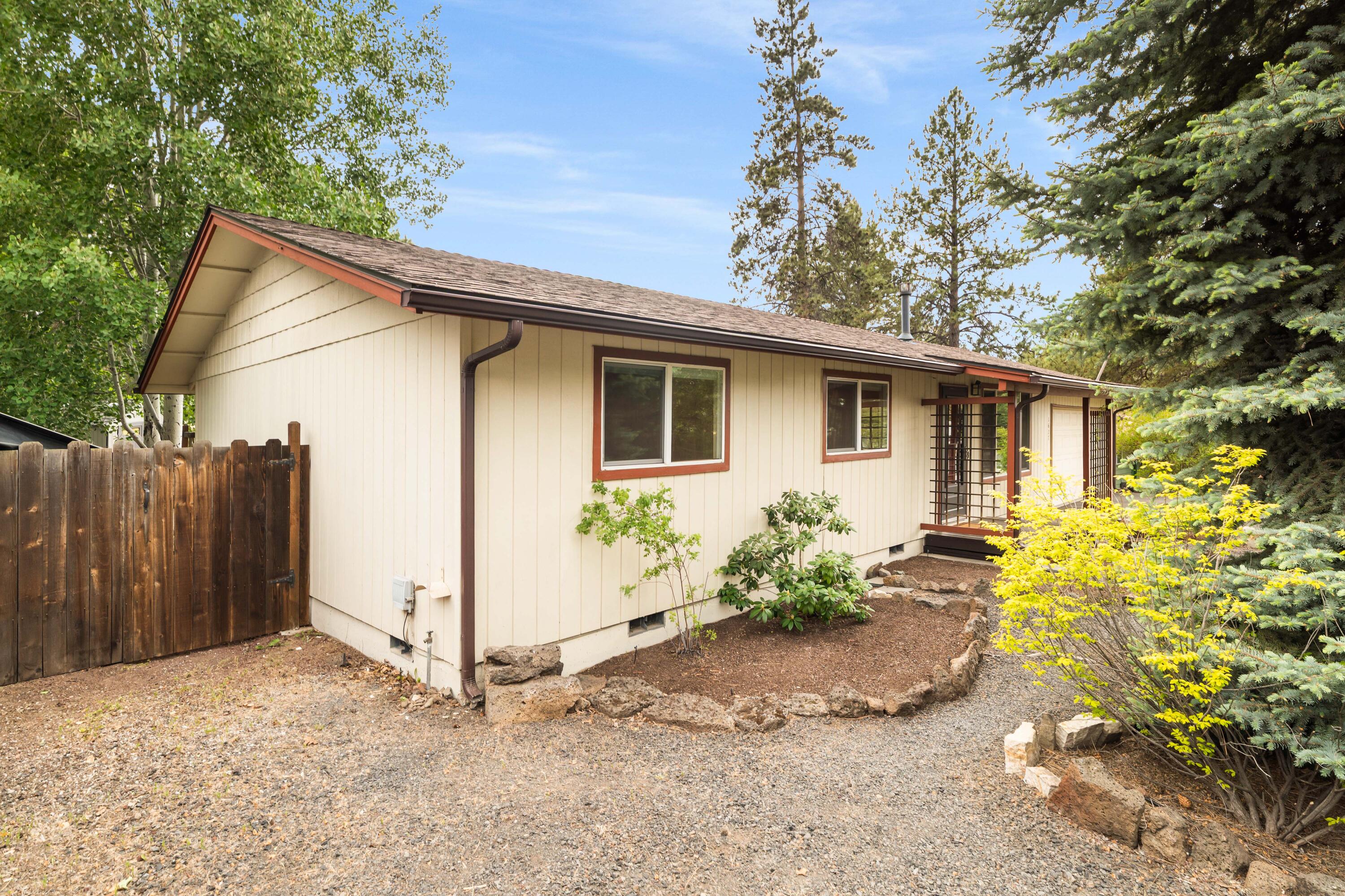 1627 Northeast Bear Creek Road Bend, OR 97702 - Photo 43 of 46 .