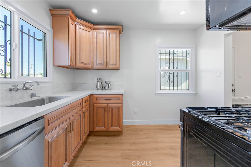 870 East 148th Street Compton, CA 90220 - Photo 5 of 34