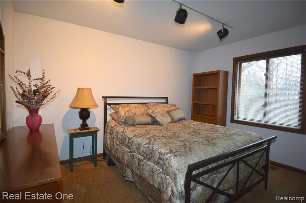 22032 Meridian Lane Novi, MI 48375 - Photo 20 of 33