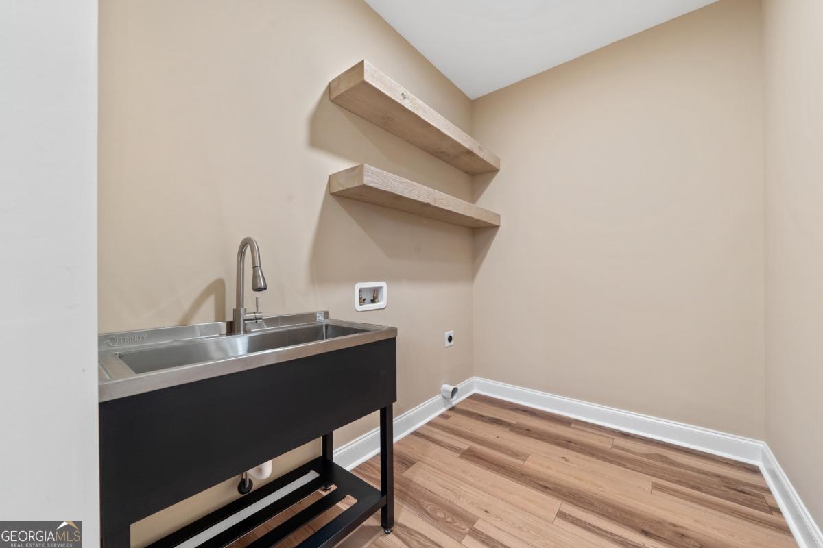 118 Southshore Road Eatonton, GA 31024 - Photo 21 of 42 a bathroom with a sink and a mirror