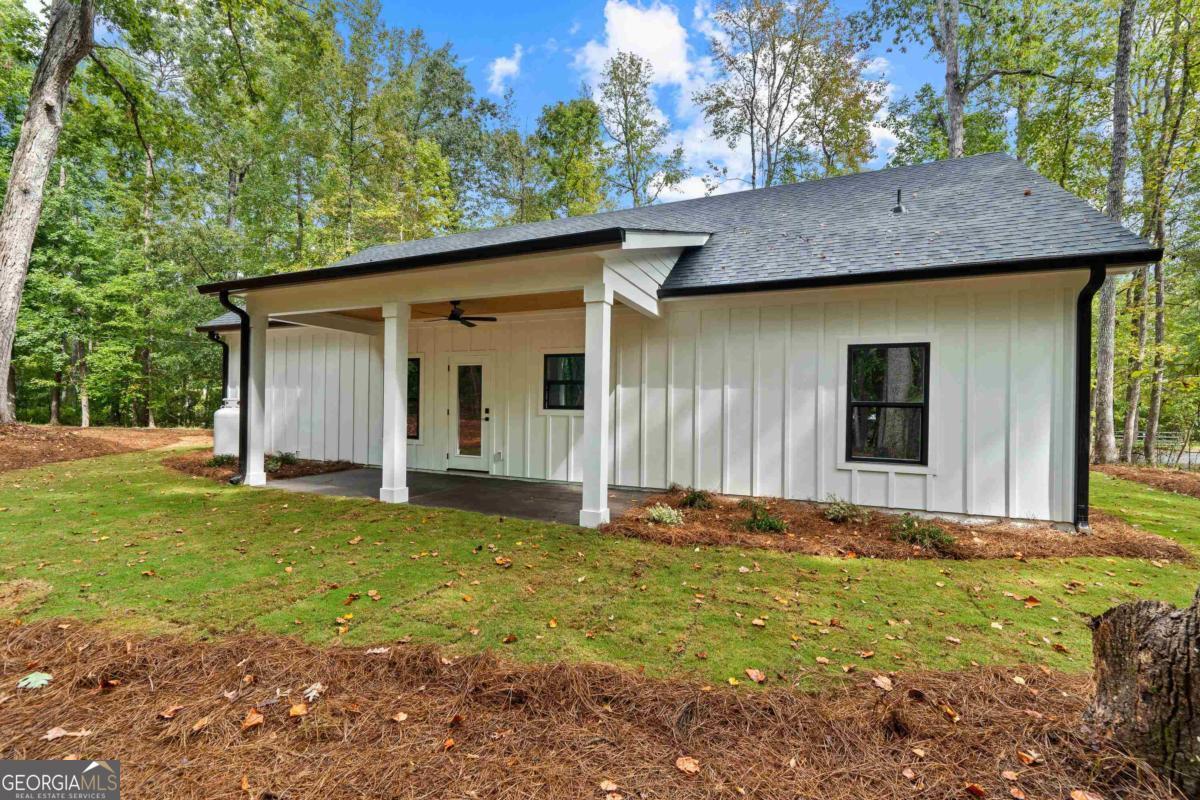 118 Southshore Road Eatonton, GA 31024 - Photo 36 of 42 a view of a house with backyard and garden