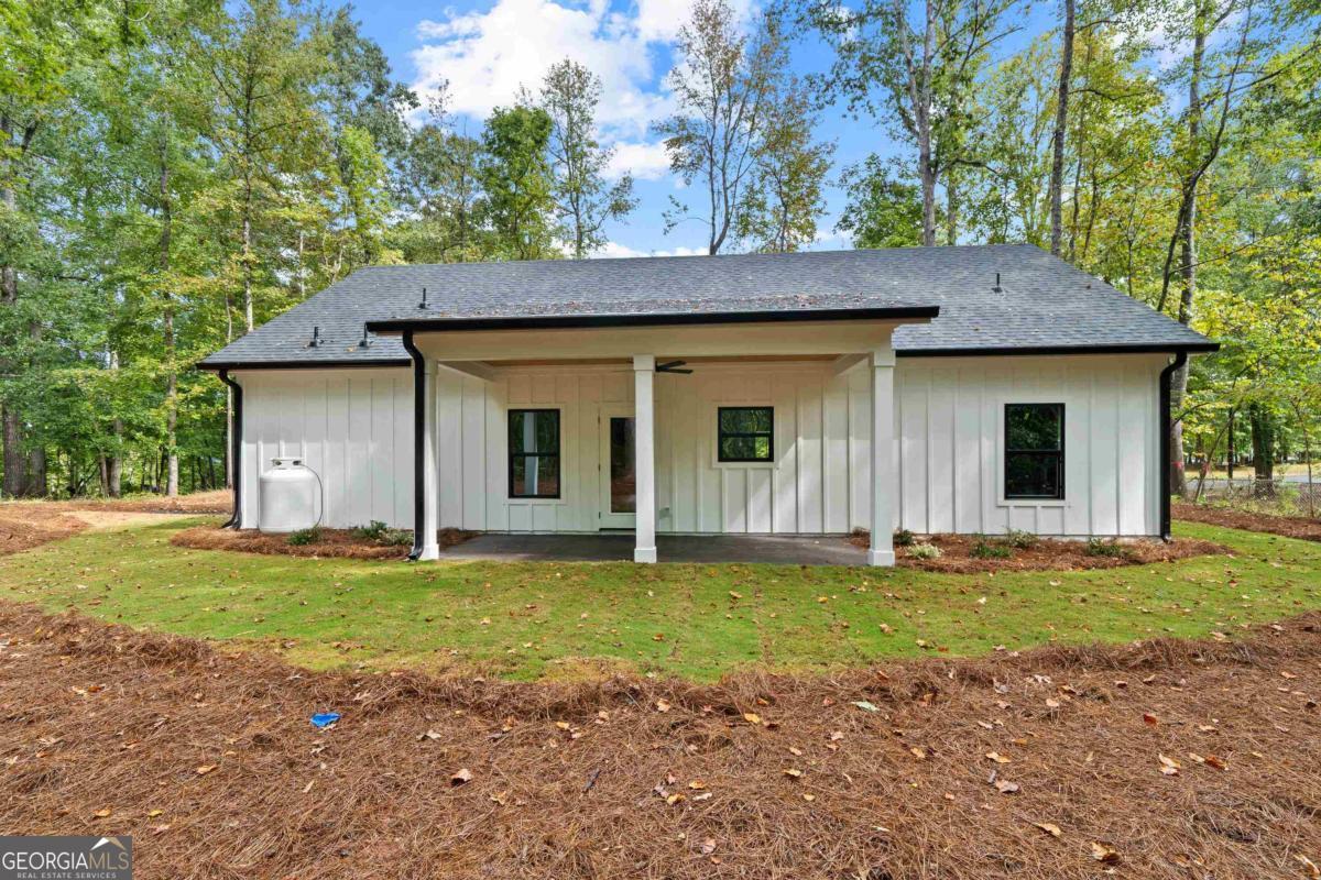 118 Southshore Road Eatonton, GA 31024 - Photo 38 of 42 a house that has a big yard