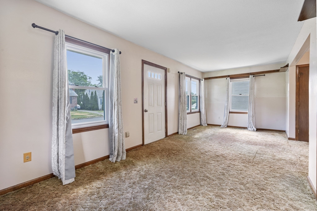 25 Prince Avenue West Springfield, MA 01089 - Photo 8 of 31