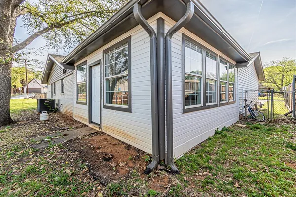 a front view of house with yard