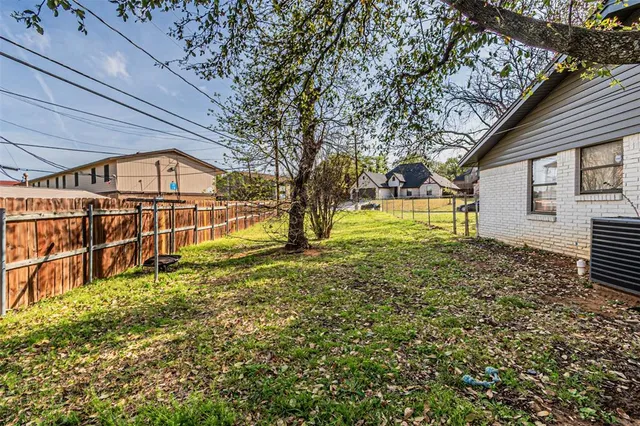a view of a yard with a tree