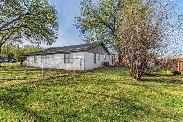 $2,300 | 308 Franklin Drive, Euless, TX 76040
