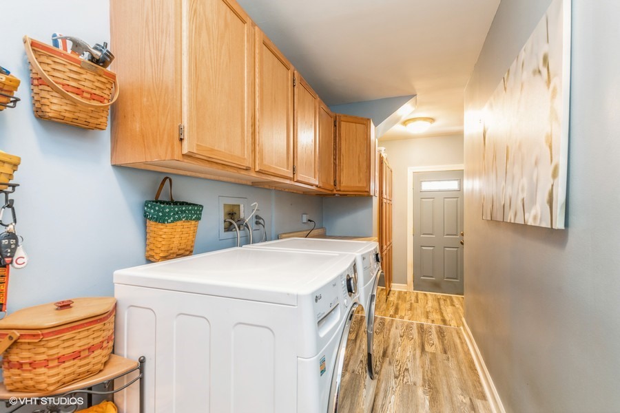 198 Foxmoor Road Fox River Grove, IL 60021 - Photo 15 of 26 a utility room with dryer and washer
