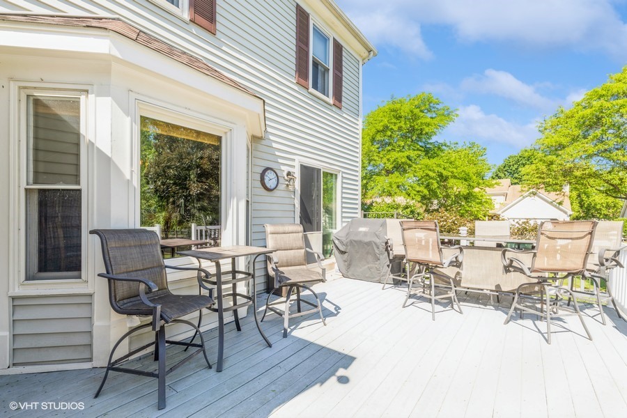198 Foxmoor Road Fox River Grove, IL 60021 - Photo 3 of 26 a view of a patio with table and chairs and potted plants