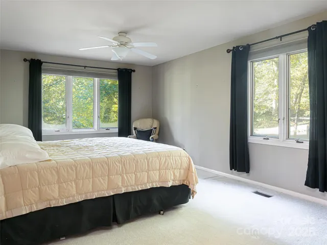 a view of a house with backyard and garden