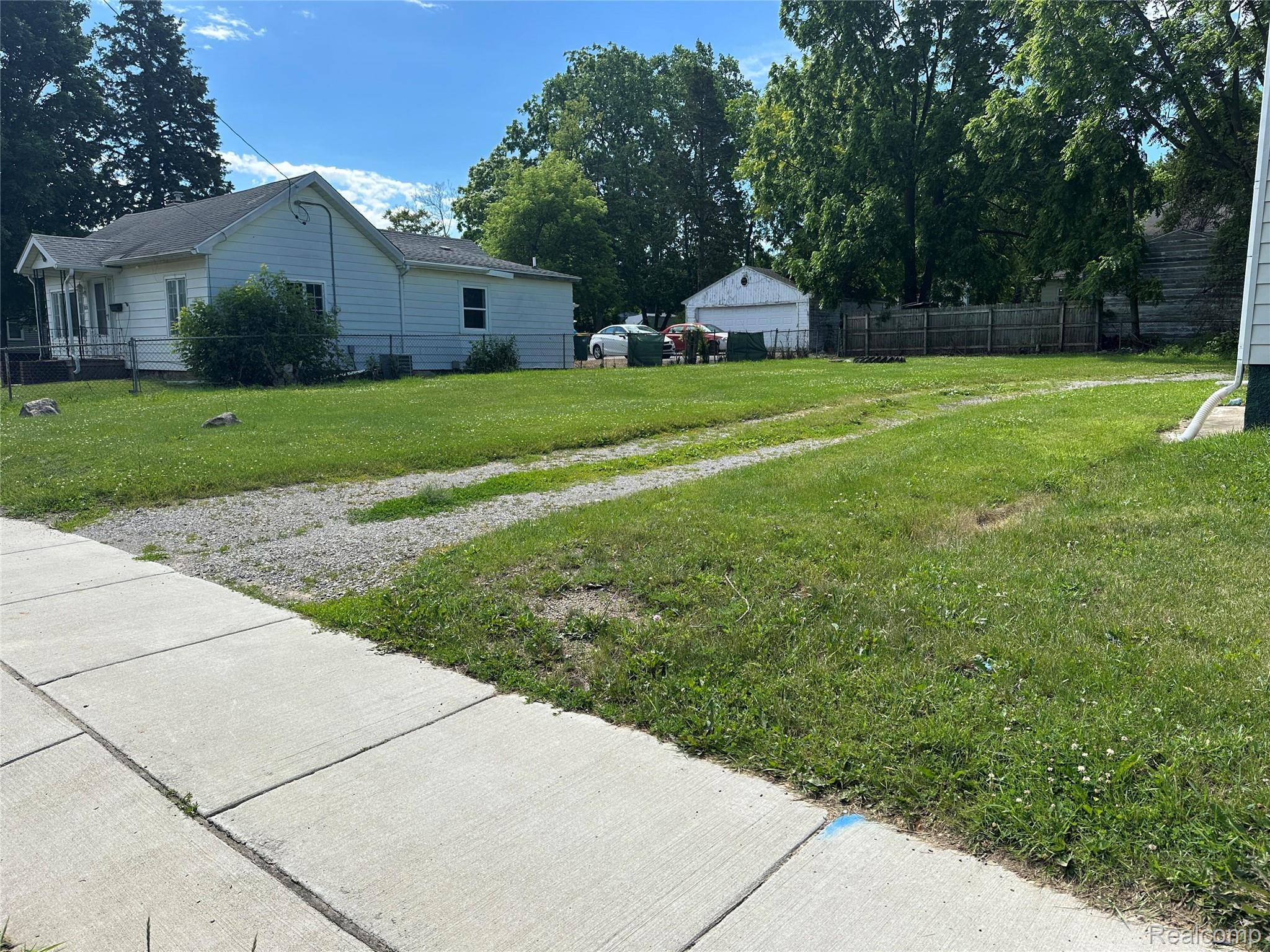 826 East Mt Morris Road Mount Morris, MI 48458 - Photo 11 of 47 011_beyc6a32d8ada5f92.jpg
