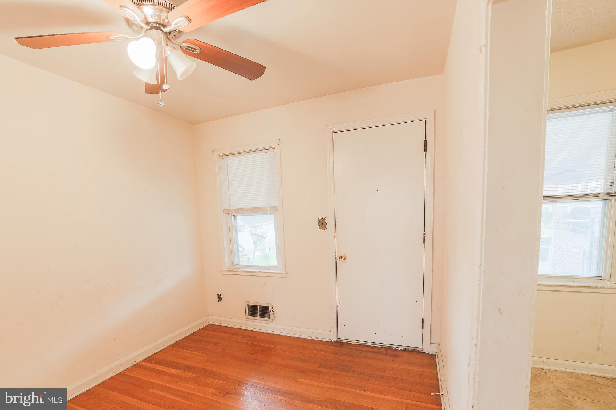 1046 Tunbridge Road Baltimore, MD 21212 - Photo 10 of 30 an empty room with wooden floor fan and windows
