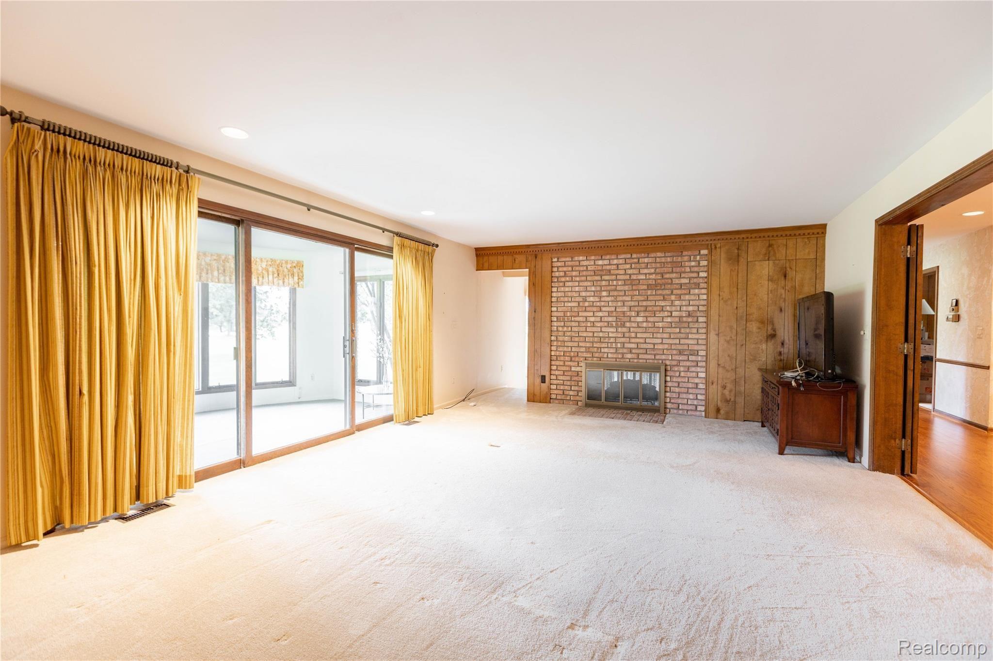 25728 Meridian Road Grosse Ile, MI 48138 - Photo 19 of 49 Family Room