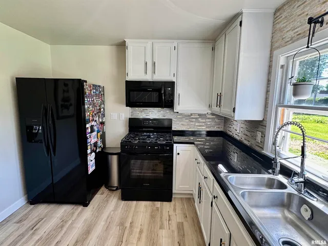 $167,500 | 715 Lawndale Drive, Macomb, IL 61455