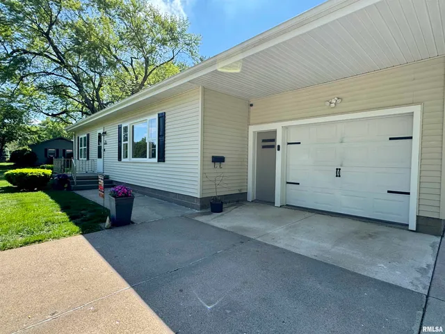 $167,500 | 715 Lawndale Drive, Macomb, IL 61455