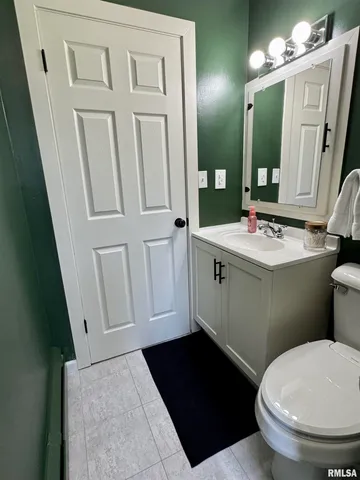 $167,500 | 715 Lawndale Drive, Macomb, IL 61455