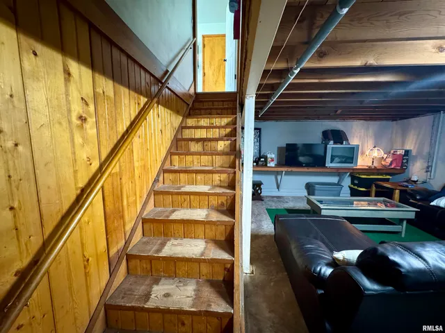 $167,500 | 715 Lawndale Drive, Macomb, IL 61455