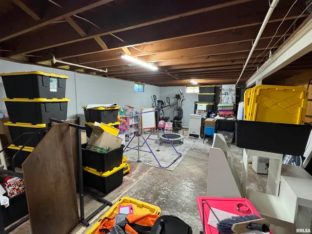 $167,500 | 715 Lawndale Drive, Macomb, IL 61455