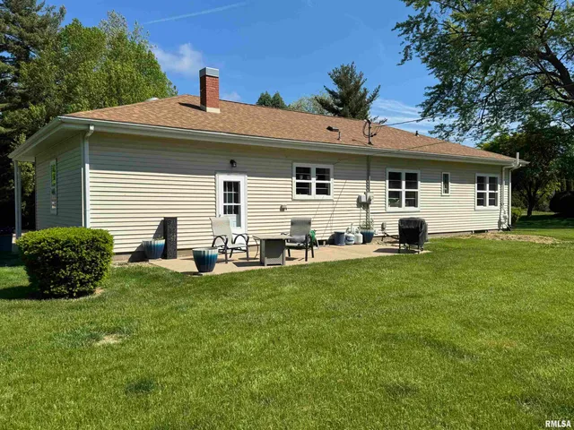 $167,500 | 715 Lawndale Drive, Macomb, IL 61455