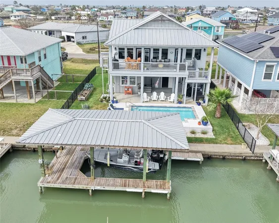 $850,000 | 117 Ball Street, Rockport, TX 78382