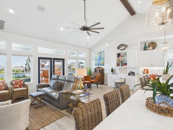 $850,000 | 117 Ball Street, Rockport, TX 78382