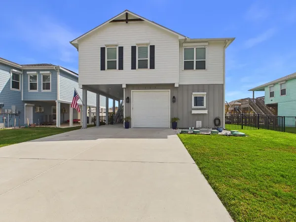 $850,000 | 117 Ball Street, Rockport, TX 78382