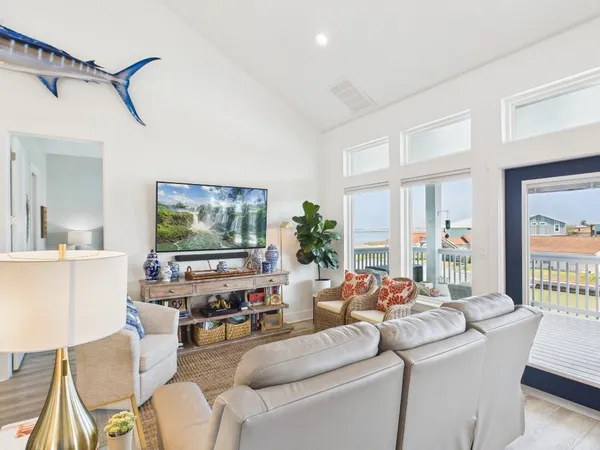 $850,000 | 117 Ball Street, Rockport, TX 78382