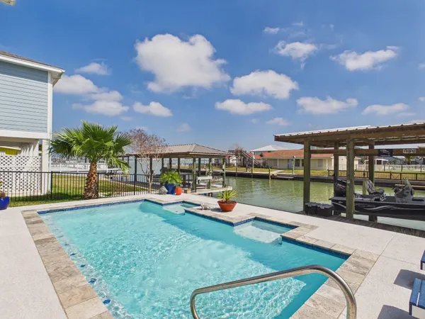 $850,000 | 117 Ball Street, Rockport, TX 78382