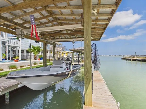 $850,000 | 117 Ball Street, Rockport, TX 78382