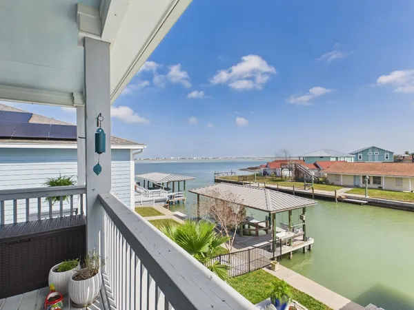 $850,000 | 117 Ball Street, Rockport, TX 78382
