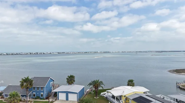 $850,000 | 117 Ball Street, Rockport, TX 78382