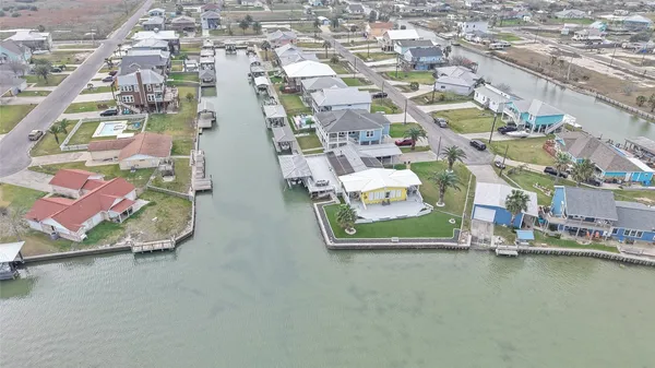 $850,000 | 117 Ball Street, Rockport, TX 78382