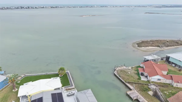 $850,000 | 117 Ball Street, Rockport, TX 78382