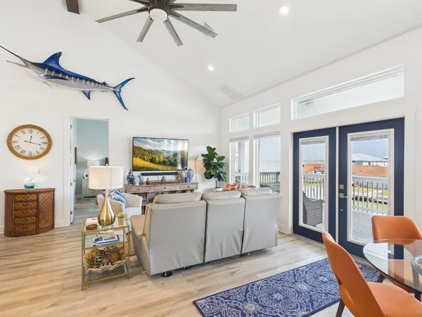 $850,000 | 117 Ball Street, Rockport, TX 78382