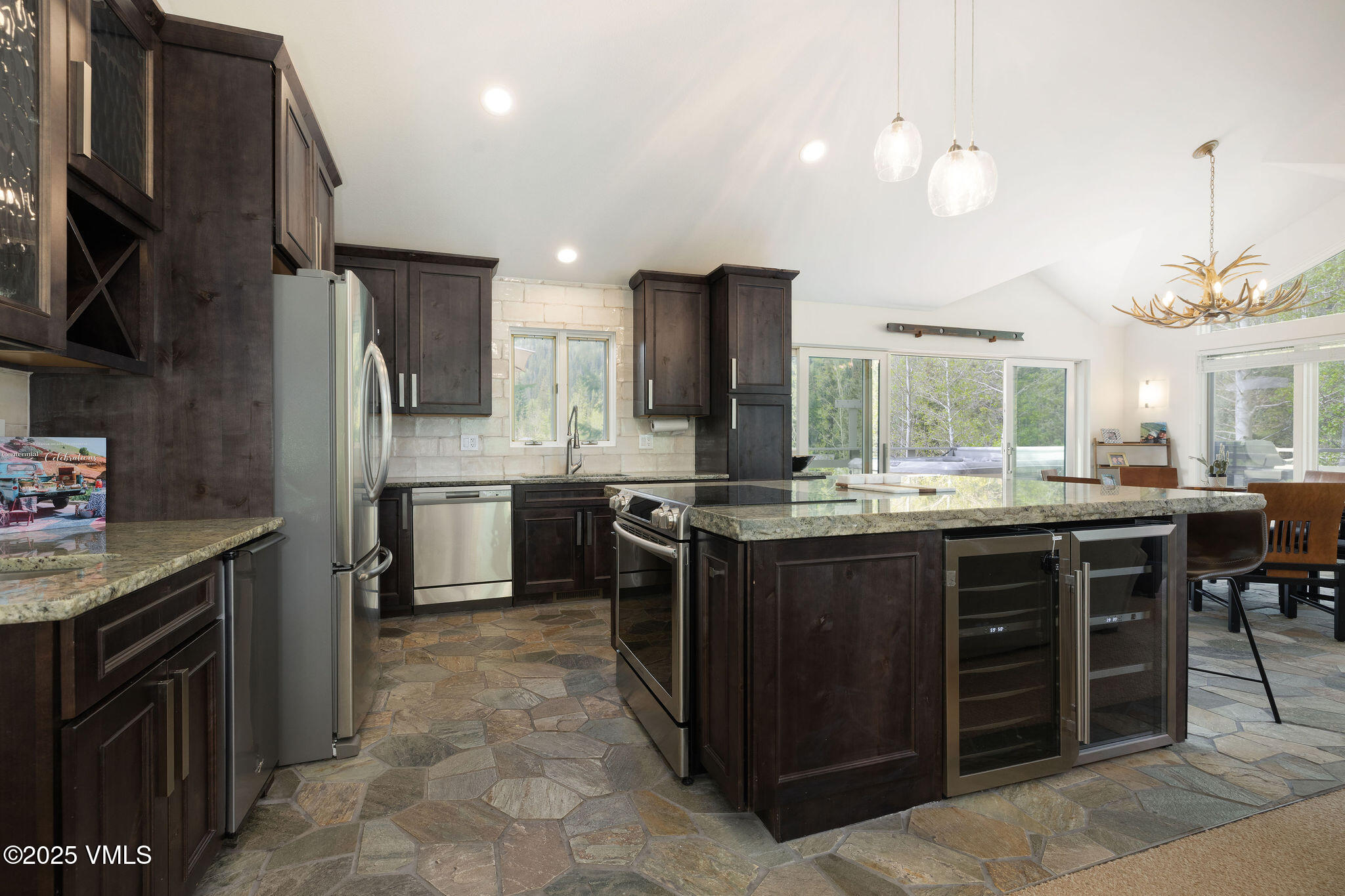 4515 Big Horn Road, Unit H Vail, CO 81657 - Photo 12 of 28 2505_4515_bighorn_rd_h_interior_kitchen_
