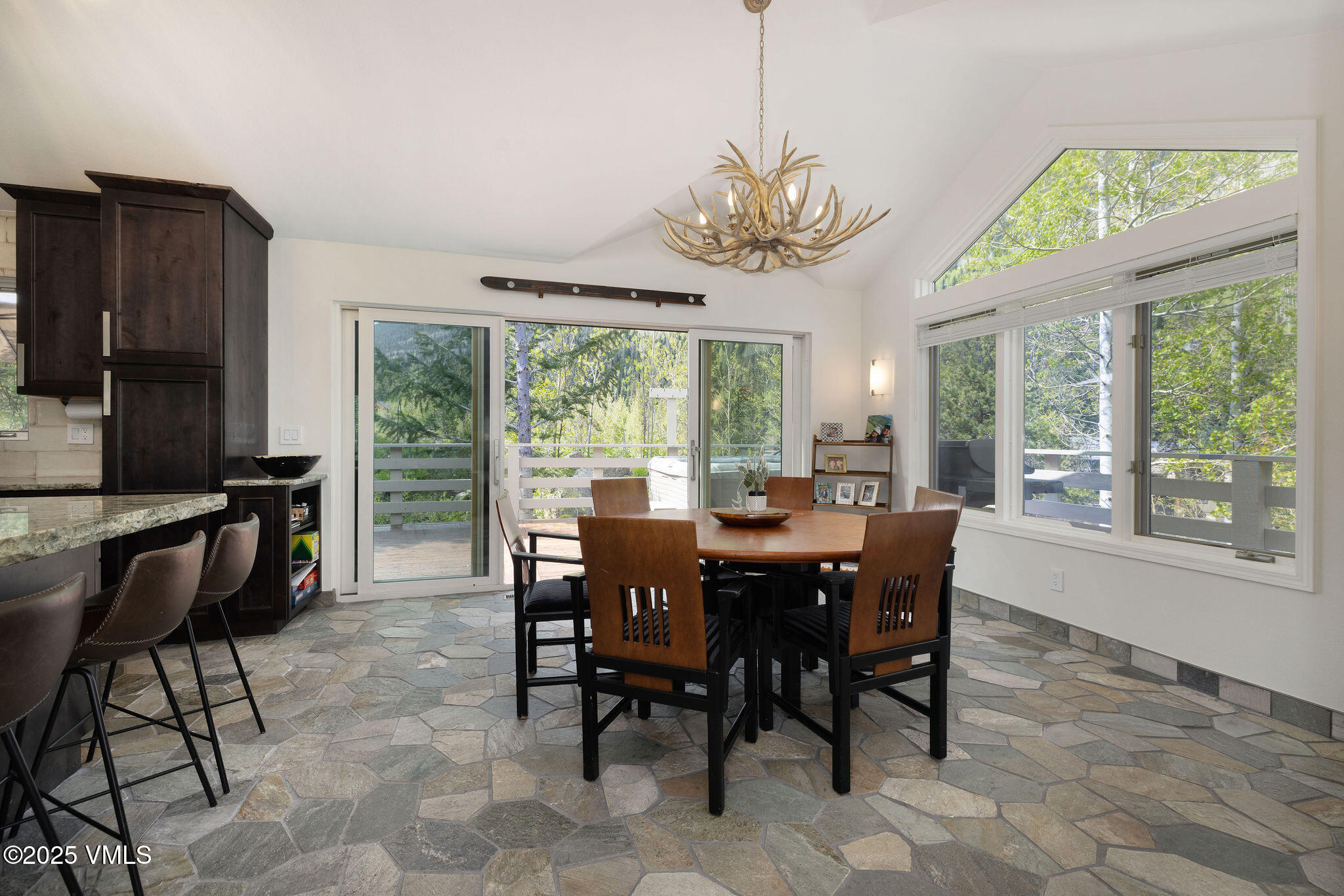 4515 Big Horn Road, Unit H Vail, CO 81657 - Photo 13 of 28 2505_4515_bighorn_rd_h_interior_dining