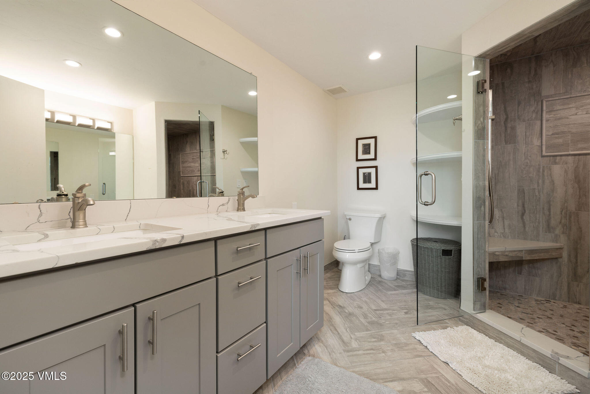 4515 Big Horn Road, Unit H Vail, CO 81657 - Photo 16 of 28 2505_4515_bighorn_rd_h_interior_bathroom