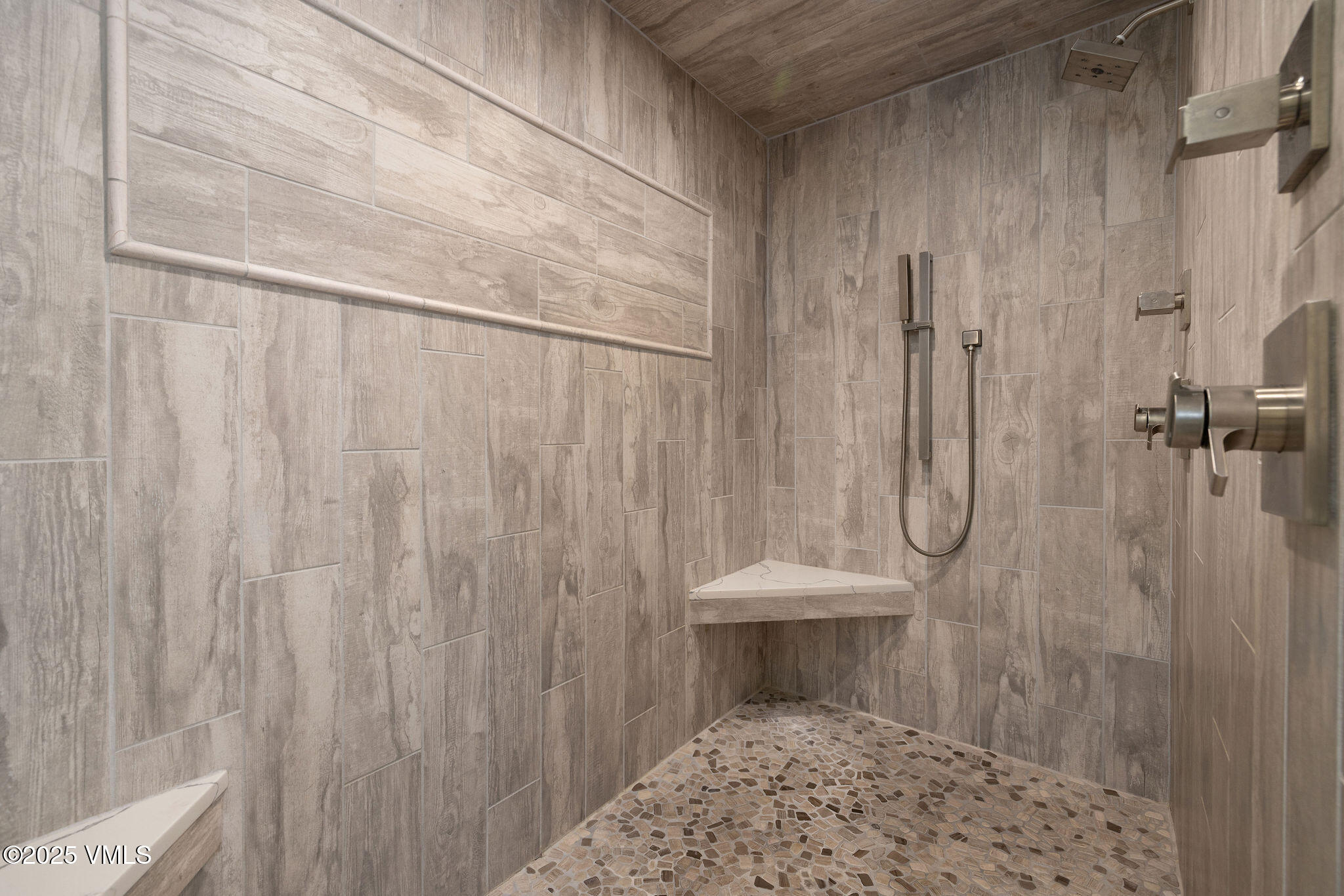 4515 Big Horn Road, Unit H Vail, CO 81657 - Photo 17 of 28 2505_4515_bighorn_rd_h_interior_bathroom