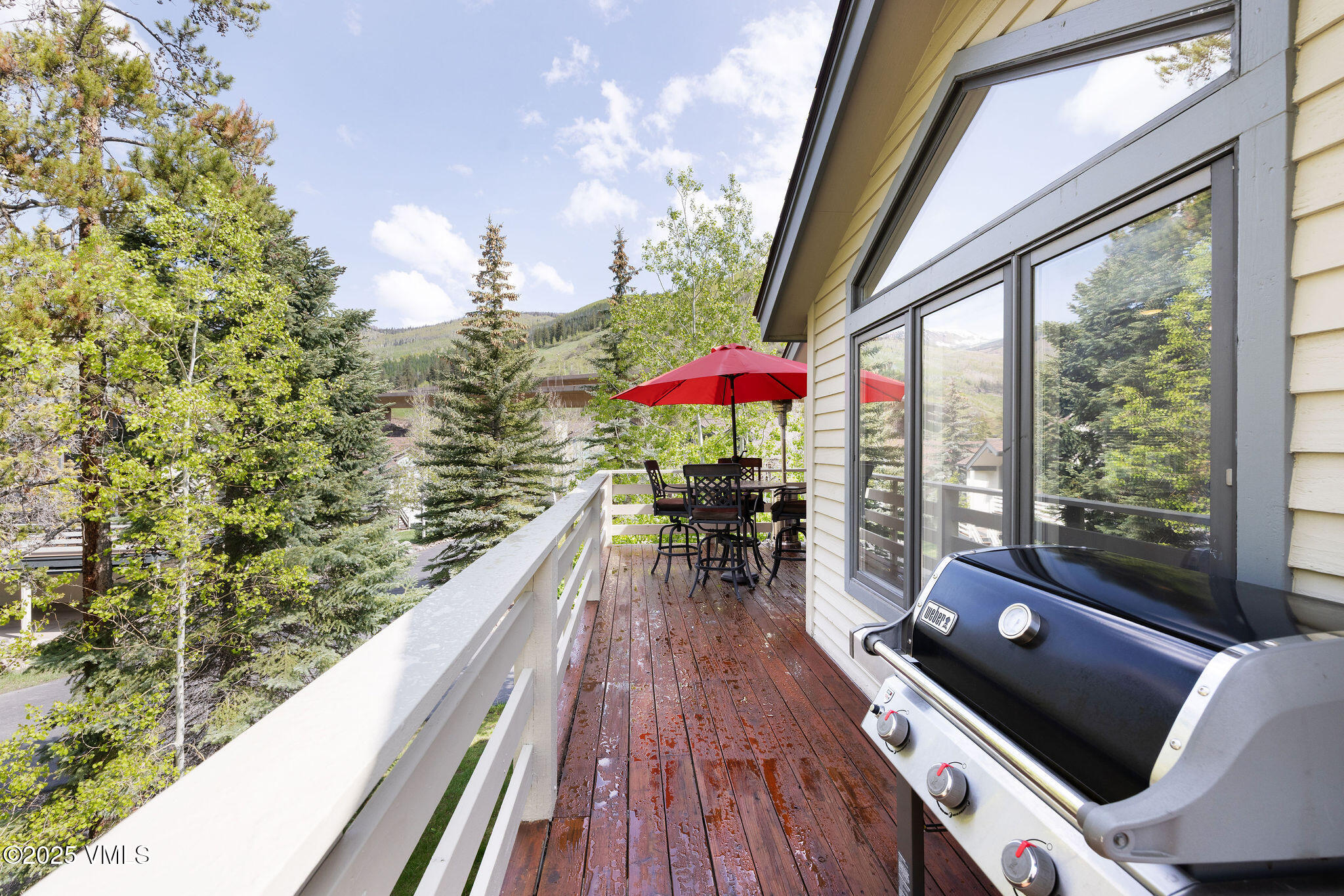 4515 Big Horn Road, Unit H Vail, CO 81657 - Photo 9 of 28 2505_4515_bighorn_rd_h_exterior_deck_a